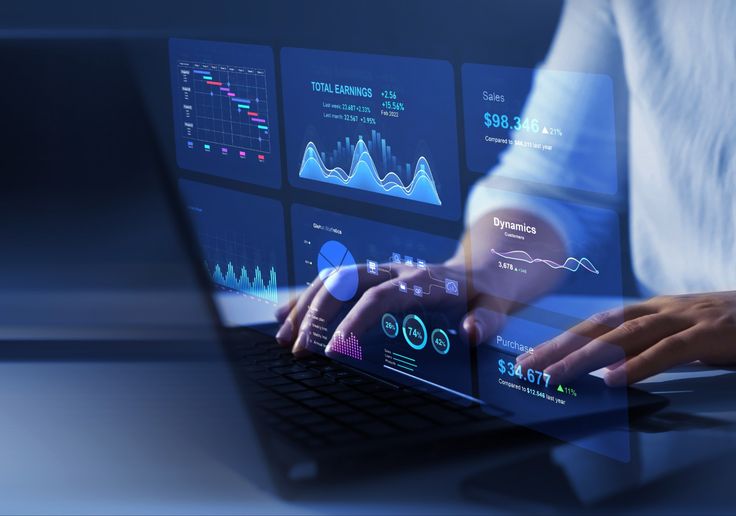 Teamarbeit an einem digitalen Projekt rund um künstliche Intelligenz